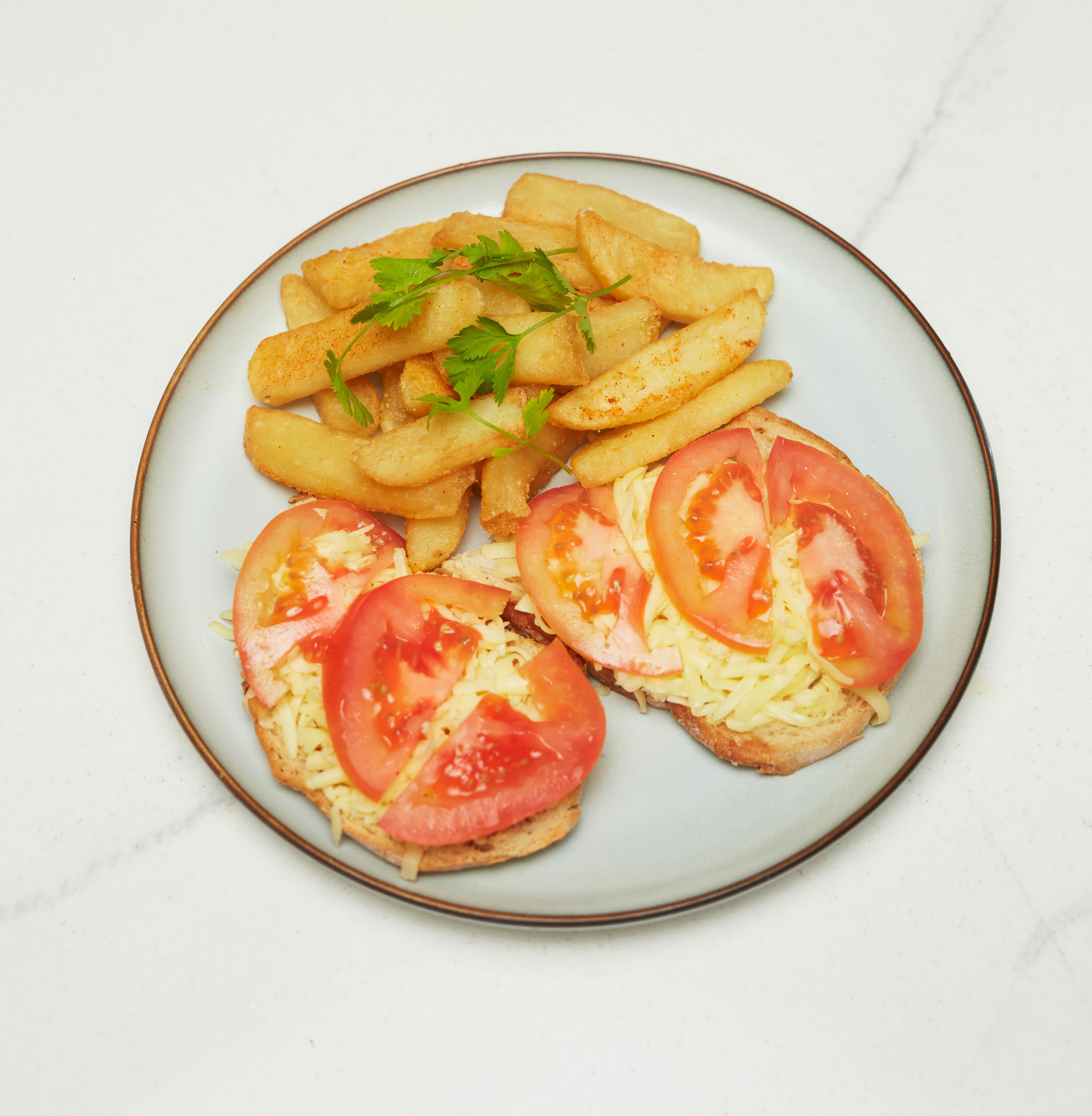 Cheese and Tomato with Chips